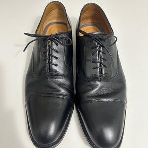 Men’s black dress shoes